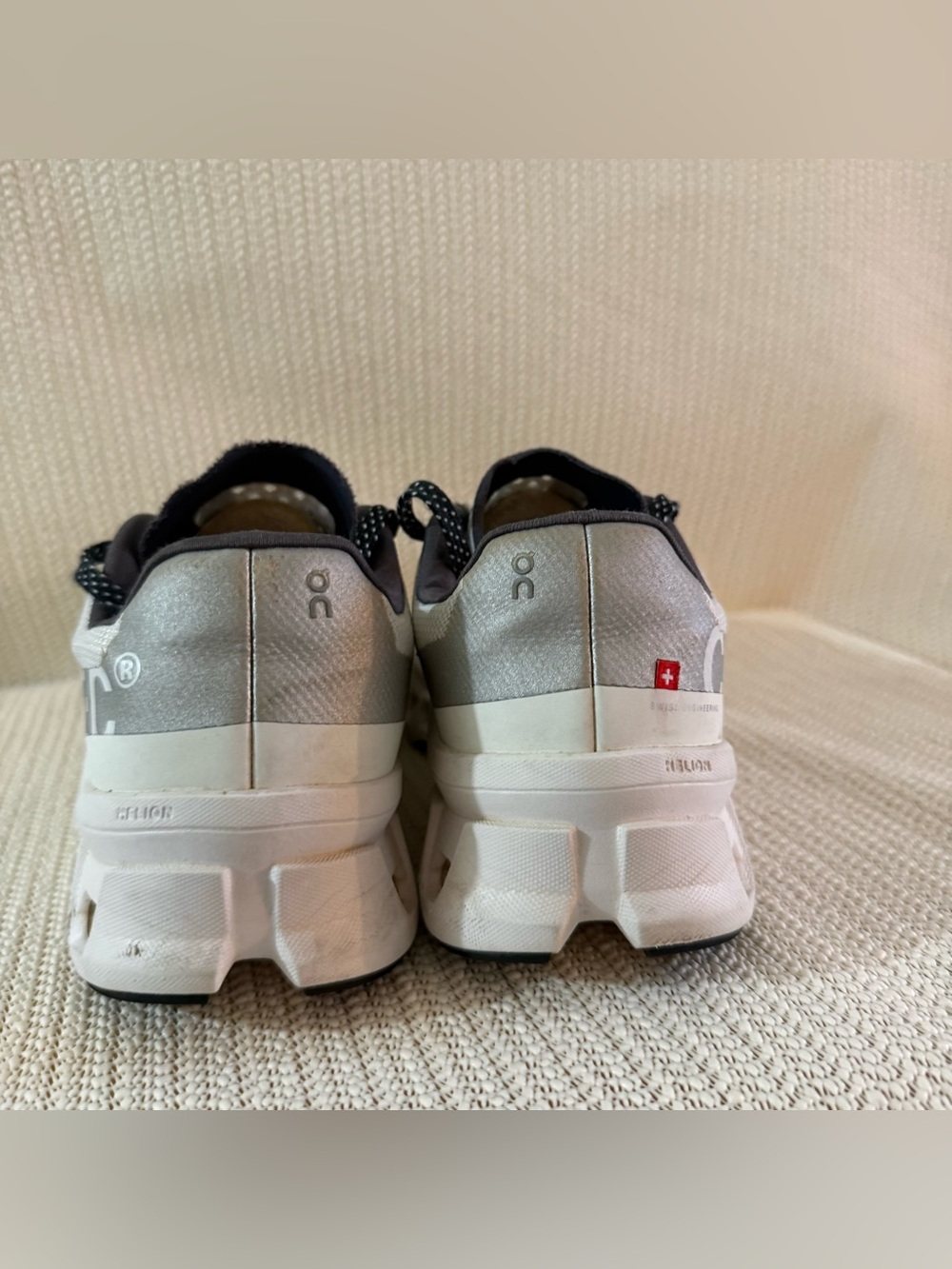On Cloudmonster Women’s Size 8.5 White Gray Running Shoes CloudTec EU 40 Read - Picture 6 of 10